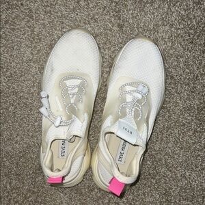 Steve Madden Cream Sneakers with Modern Design